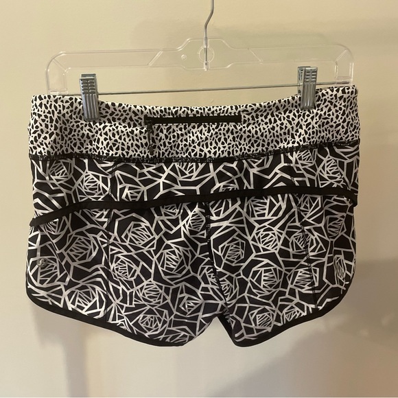 Lululemon Speed-Up Shorts - Picture 2 of 3